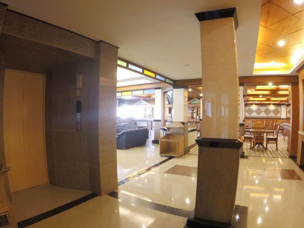 Oyo 523 Aa Pattaya Ville Exterior foto