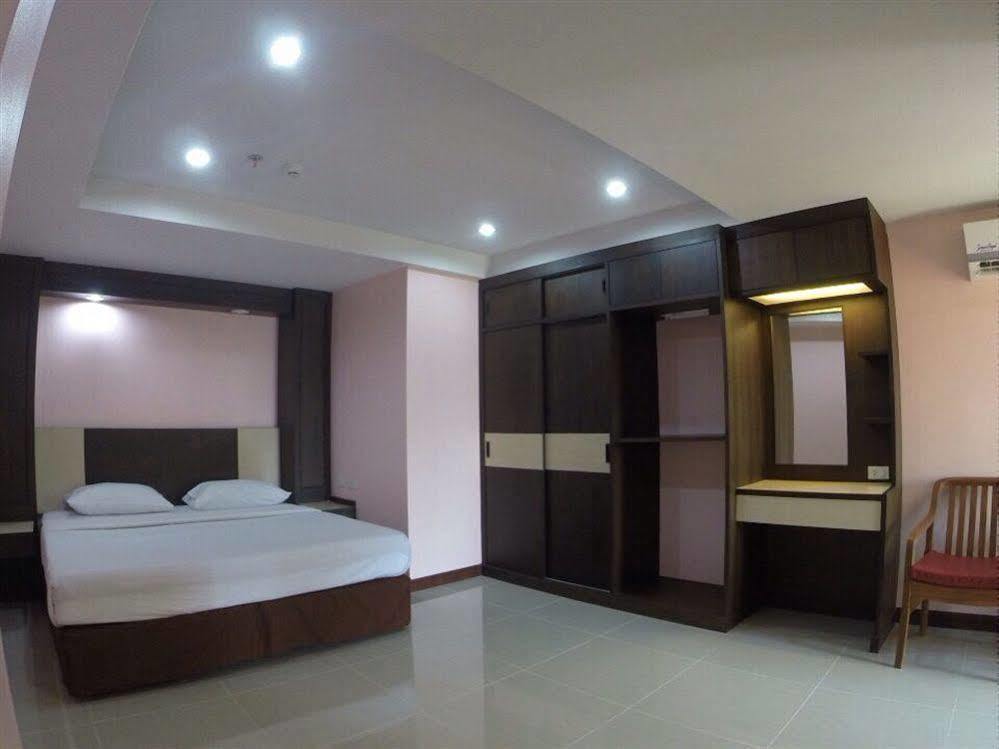 Oyo 523 Aa Pattaya Ville Exterior foto